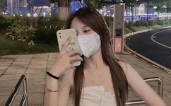 25岁女高中生未增删翻译中文翻译英语樱花